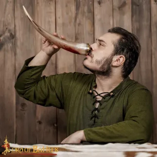 Corne à boire avec motifs brillants