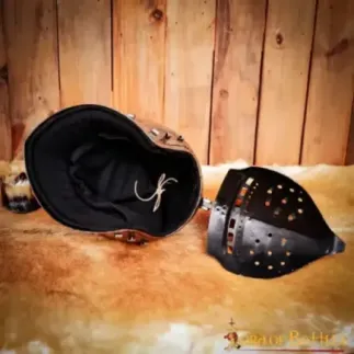 Doublure noire rembourrée pour bassinet médiéval