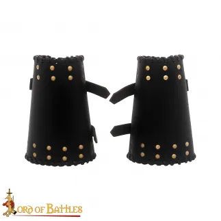 Brassards en cuir cloutées