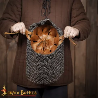 Casque du 10ème siècle avec maille riveter