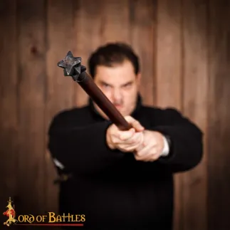 Masse médiévale robuste à pointes