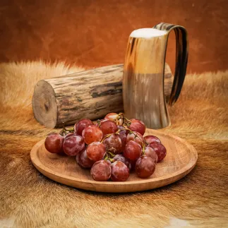 es Assiette en bois médiévale, faite en bois dur, fabriqués à la main, environ 23 cm de diamètre