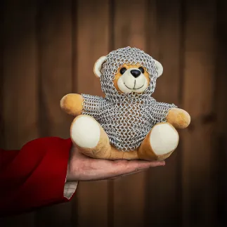 Ours en peluche avec chemise en cotte de mailles