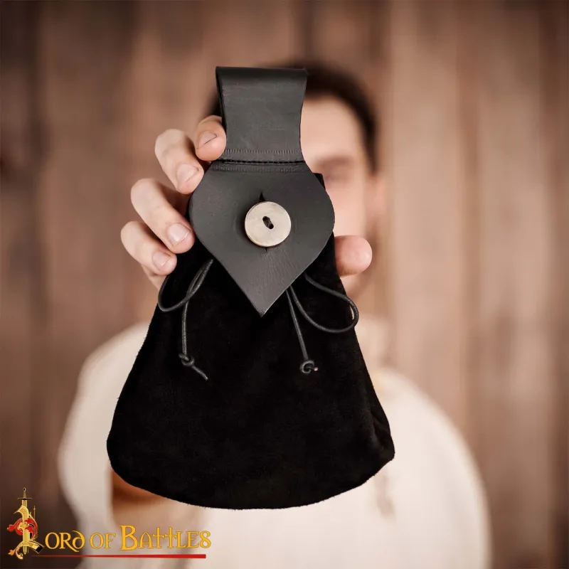 Pochette de ceinture médiévale en cuir avec fermeture à bouton en corne véritable