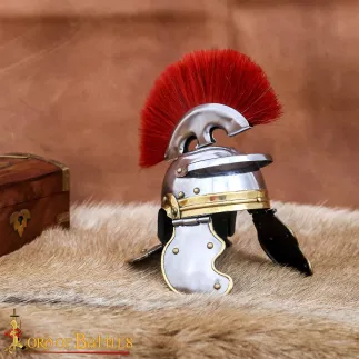 Mini casque décoratif de centurion romain avec plume rouge et support en bois