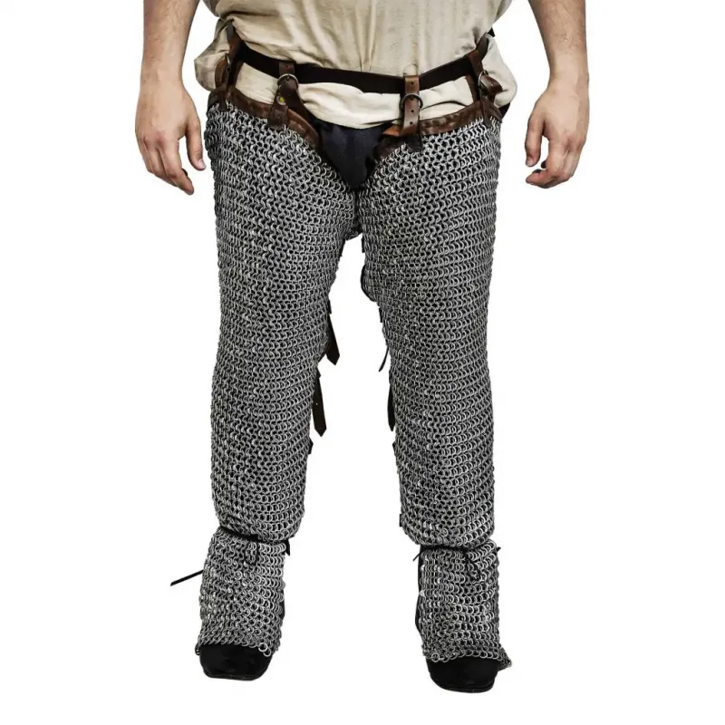 Jambières et chausses en cotte de mailles à anneaux plats, rivetées et alternées, diamètre intérieur 6 mm, acier doux