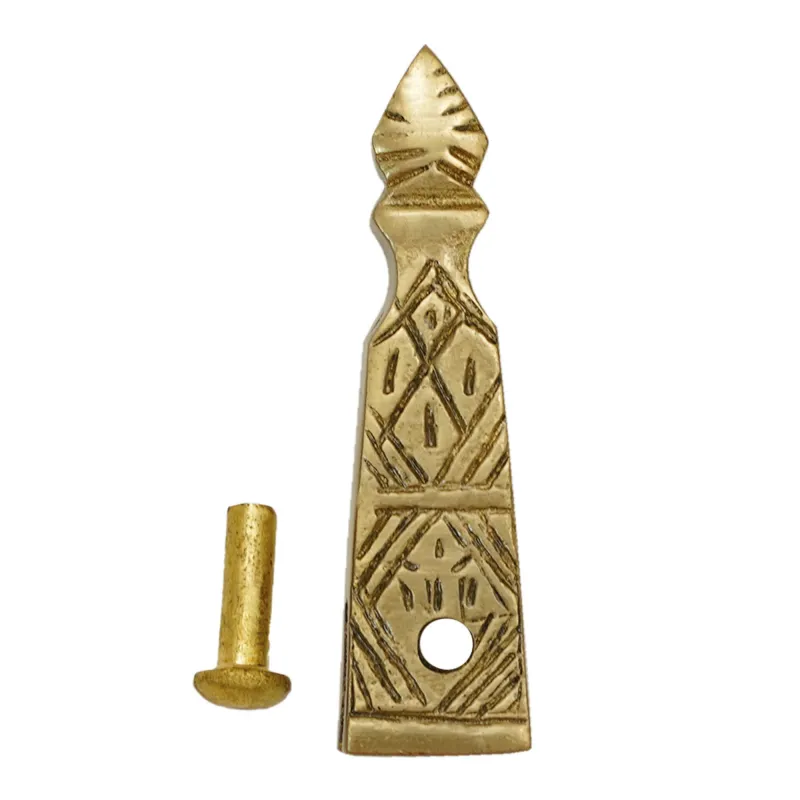 Embout de ceinture médiéval en laiton massif pur