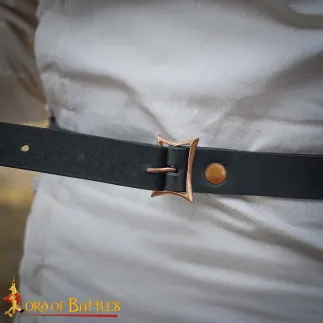 Boucle de ceinture en bronze coulé à la cire perdue, fin du Moyen Âge