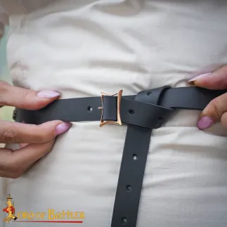 Boucle de ceinture en bronze coulé à la cire perdue, fin du Moyen Âge