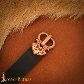 Petite boucle de ceinture médiévale en bronze coulé à la cire perdue
