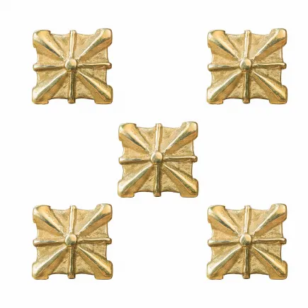 Ensemble fonctionnel de 5 montures médiévales en cuir et laiton massif