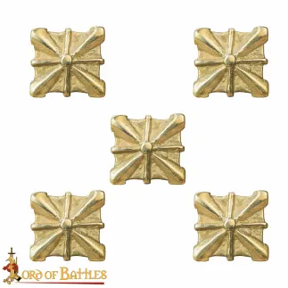 Ensemble fonctionnel de 5 montures médiévales en cuir et laiton massif