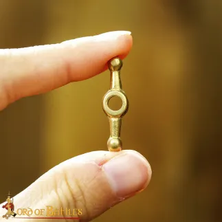 Clous de ceinture médiévaux ou conchos en laiton massif pur, lot de 5