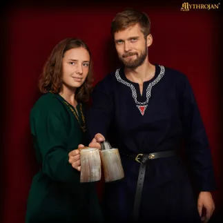 Lot de 2 chopes à bière Viking  . Chopes en corne de bœuf polies et fabriquées à la main