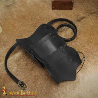 Épaulière en cuir avec symbole des trois chevaux celtiques