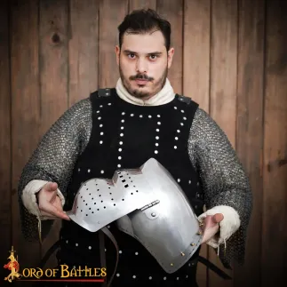 Casque Bassinet à visière complète du XIVe siècle