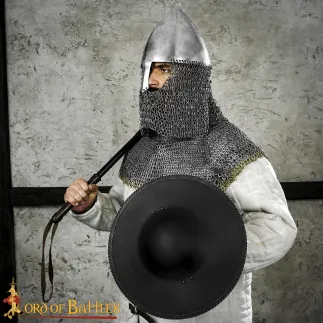 Bouclier fonctionnel en acier noirci pour escrimeur médiéval