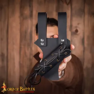 Porte hache et épée.