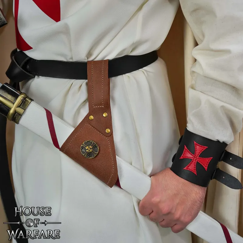 Porte d'épée en cuir de soldat riche