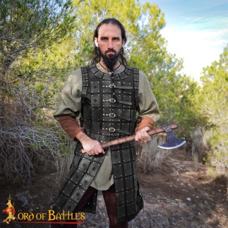 La veste Runestone Ravager en cuir véritable, armure en écailles