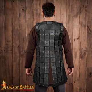 La veste Runestone Ravager en cuir véritable, armure en écailles