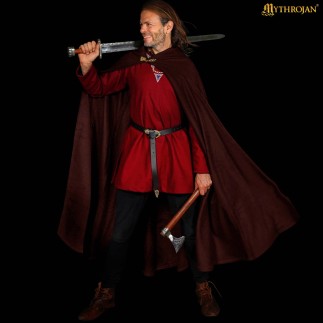 Cape médiévale à capuche en laine avec fermoir en laiton massif