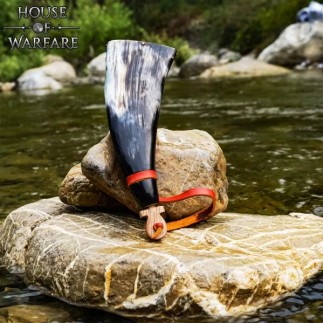 Poire à poudre en corne  du Moyen Âge
