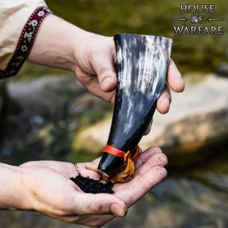 Poire à poudre en corne  du Moyen Âge