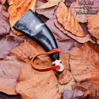 Poire à poudre en corne  du Moyen Âge