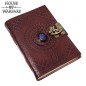 Carnet médiéval en cuir gravé avec pierre bleue – Journal artisanal avec fermoir en laiton Carnet médiéval en cuir gravé avec pierre bleue – Journal artisanal avec fermoir en laiton
