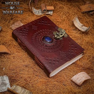 Carnet médiéval en cuir gravé avec pierre bleue – Journal artisanal avec fermoir en laiton