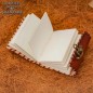 Carnet médiéval en cuir avec cadenas