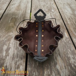 Pochette de ceinture en cuir ornée de nœuds celtiques en relief