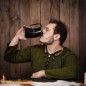 Chope à bière médiévale viking en corne de bœuf véritable, fabriquée à la main. Chope à bière médiévale viking en corne de bœuf véritable, fabriquée à la main.