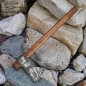 Hache de reconstitution viking prête au combat, trempée