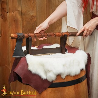 Support à un niveau en bois dur véritable, fabriqué à la main, pour épées et haches