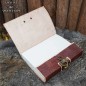 Carnet en cuir avec chameau gaufré avec fermoire