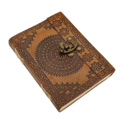 Journal médiéval en cuir avec fermoir et papier à reliure