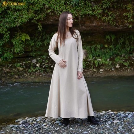 Sous-robe médiévale en coton et lin à encolure ronde – Robe naturelle à manches longues