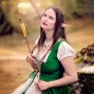 Ensemble médiéval irlandais composé d'une robe de dessus et d'une chemise brodée Ensemble médiéval irlandais composé d'une robe de dessus et d'une chemise brodée