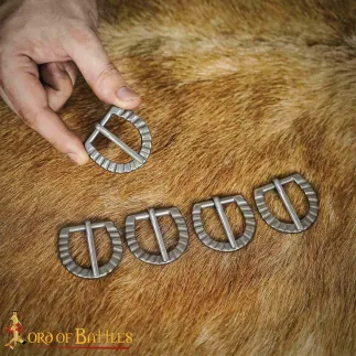 Boucles en acier rustiques style médiéval fantastique