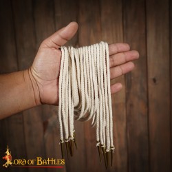 fil avec aiguillette